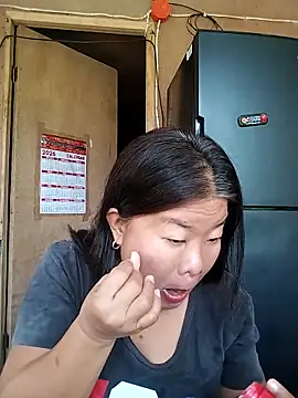 Lovelywoman43 online show from April 5, 11:26 pm