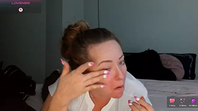 julimonroe online show from March 19, 8:35 pm