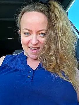 julimonroe online show from April 18, 8:09 pm