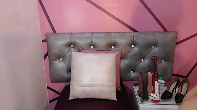 greatASS Latina online show from November 10, 7:42 pm