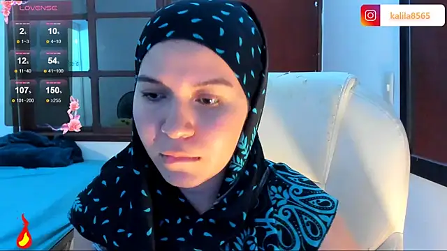 Snapshot of MatchedEyebrow chatting on October 20, 10:02 pm MatchedEyebrow online show from October 20, 10:02 pm