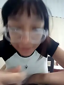 Snapshot of Karmakuro chatting on October 28, 8:03 pm Karmakuro online show from October 28, 8:03 pm