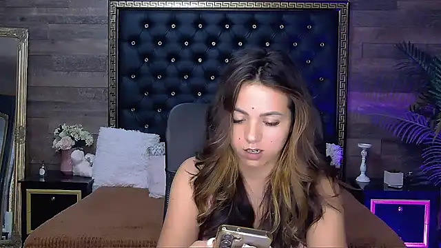 PlayfulElla online show from October 31, 12:42 pm