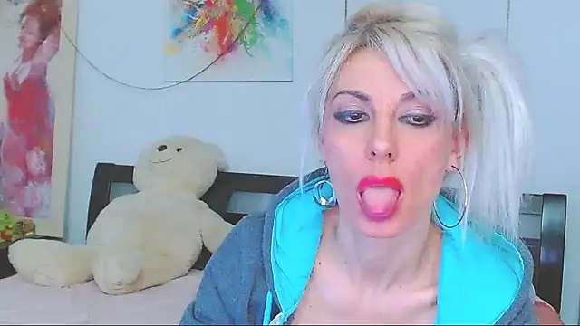 HoneyLara online show from January 16, 1:45 am