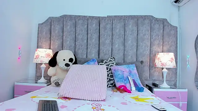 KendalStallyon online show from January 13, 9:30 pm