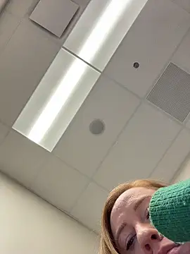 cinnatitties online show from December 15, 5:18 pm