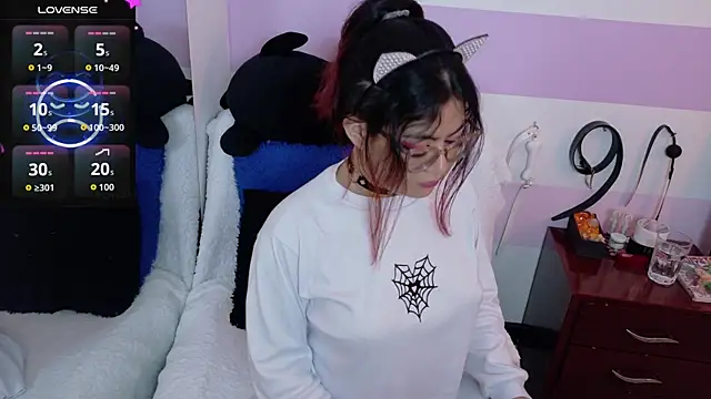 Catwhite  online show from October 13, 2:31 pm