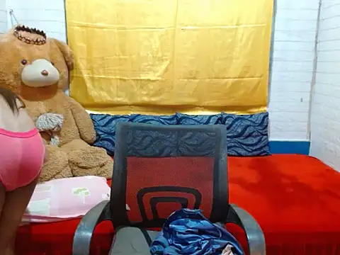 xxSexyBitch69xx online show from December 16, 10:10 am