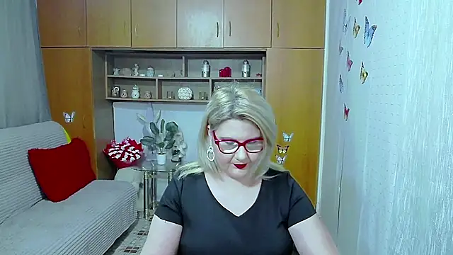 LucilleFenlys online show from April 20, 8:23 pm