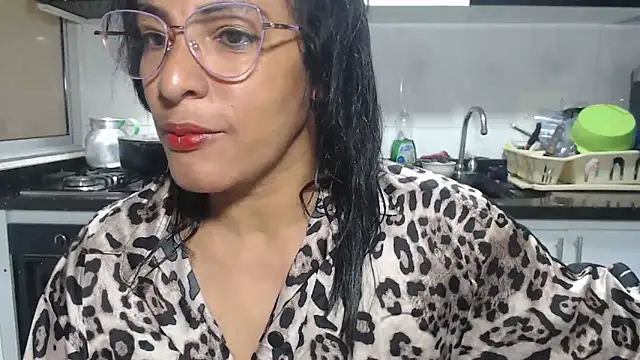 kateleyagrey online show from April 17, 6:32 pm