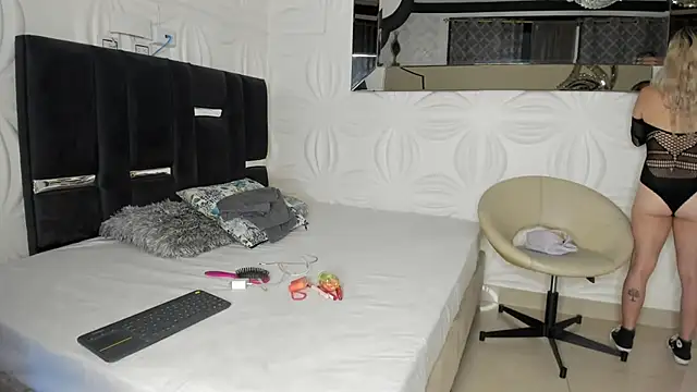 Lissa Brow online show from September 24, 2:10 am