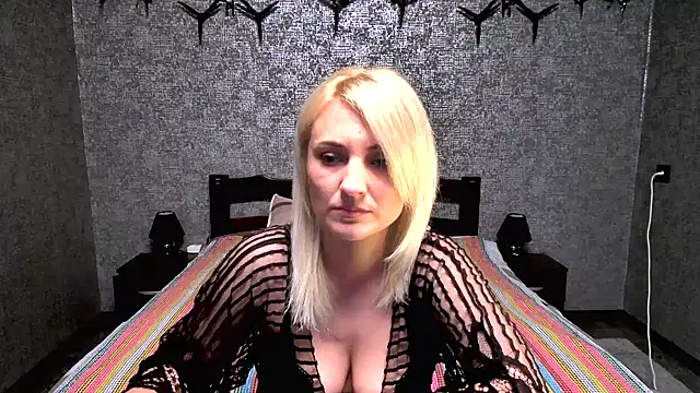 annagreeneyess online show from May 30, 2:26 pm