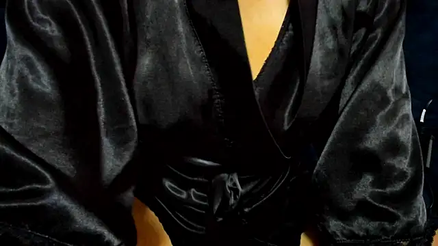 tiffanystonne online show from October 30, 3:24 pm