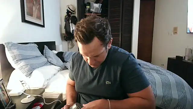 JonJ0 online show from October 3, 2:05 am