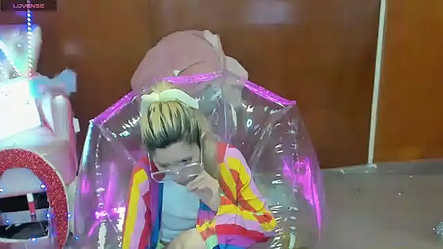 Skinygirl online show from March 24, 12:05 am