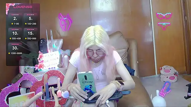 Skinygirl online show from November 10, 10:49 pm