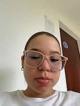 Lucyklein2022 online show from March 29, 4:50 pm