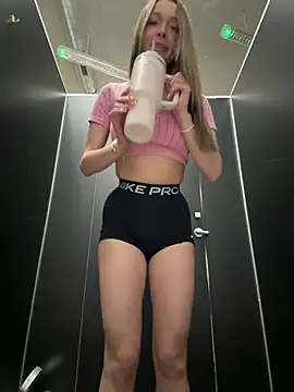 barbiehumpxxx online show from August 1, 11:51 pm