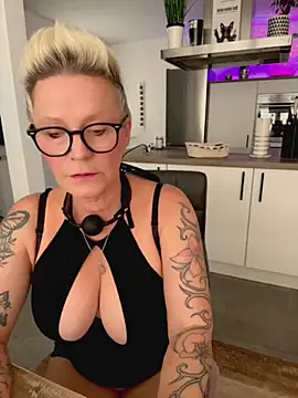 German Milf online show from October 19, 2:08 pm