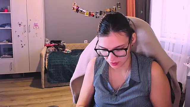 MollyLollipop online show from December 15, 5:56 am