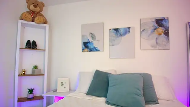 Isabella Harley online show from April 17, 1:46 pm