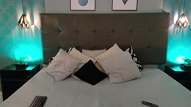 Madisonsmiith online show from October 31, 9:08 pm