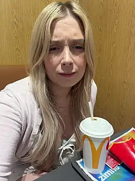 CherryAuroraa online show from March 1, 10:20 pm