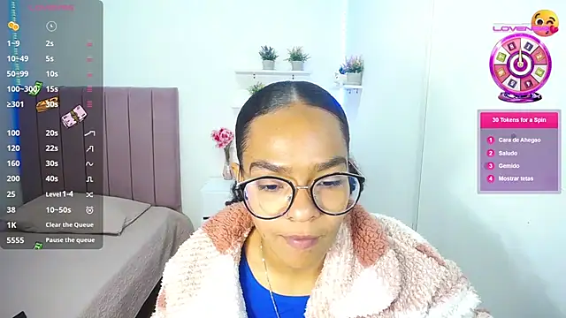 Nina lovee  online show from October 1, 2:33 pm