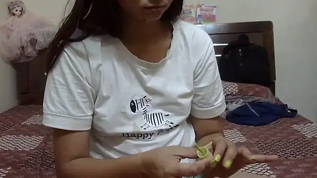 lovelydesi21 online show from April 6, 7:20 am