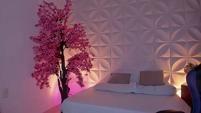 cora 22 online show from April 1, 1:41 pm