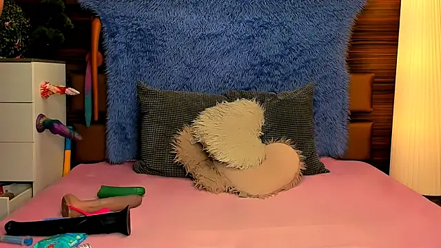 LiaMetz online show from December 17, 7:18 pm