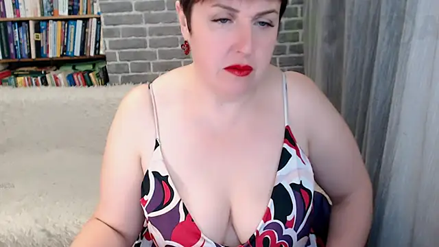 Rainbow lady online show from November 5, 3:01 am