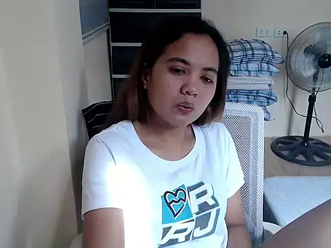 xTheLastVIRGINx online show from February 15, 6:27 am