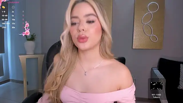 JuanitaClay online show from June 26, 8:10 pm