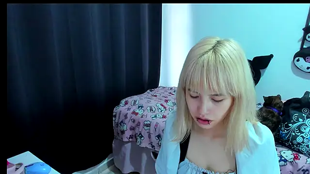 Akane-Mou online show from December 22, 4:32 pm