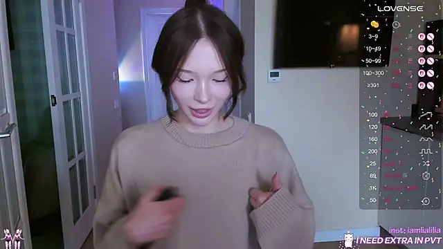 Snapshot of lialiliaa chatting on October 26, 9:05 am lialiliaa online show from October 26, 9:05 am