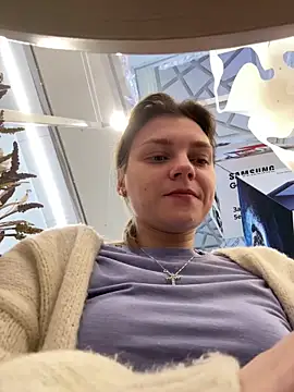 ValenciaShock online show from December 19, 7:00 am