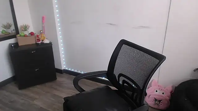 Snapshot of Sophi-tayson chatting on September 19, 3:55 pm Sophi-tayson online show from September 19, 3:55 pm