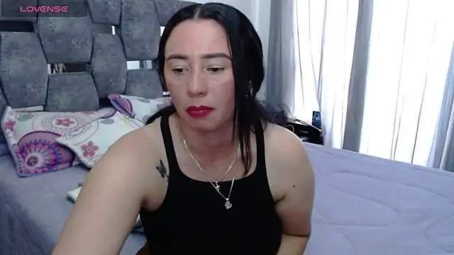 sara hott 1 online show from October 28, 8:35 pm