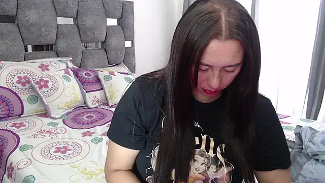 sara hott 1 online show from April 6, 8:21 pm