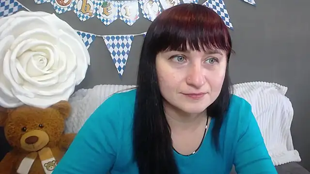 NinaFlawlees online show from October 4, 12:00 pm