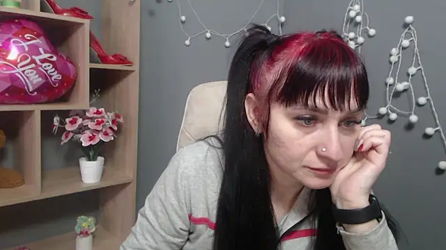 NinaFlawlees online show from February 13, 6:59 am