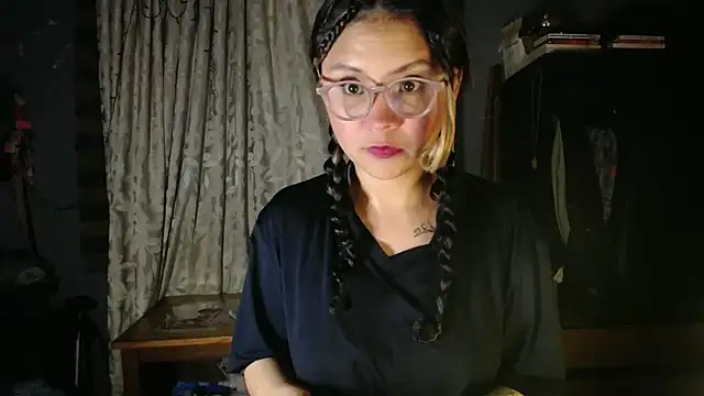 Hathorlove online show from December 5, 8:25 am