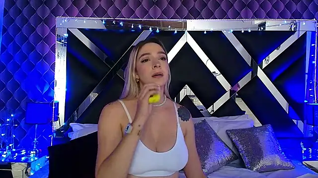 victoriaa lee  online show from February 5, 8:34 pm