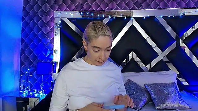 victoriaa lee  online show from February 23, 7:24 pm