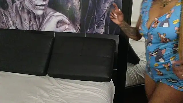 emely brandon online show from December 3, 3:20 am