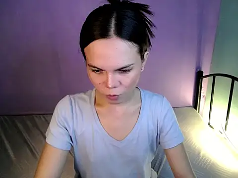 katie white online show from March 21, 12:21 pm