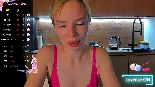 Snapshot of Olivia_Bells chatting on October 23, 9:32 pm Olivia Bells online show from October 23, 9:32 pm