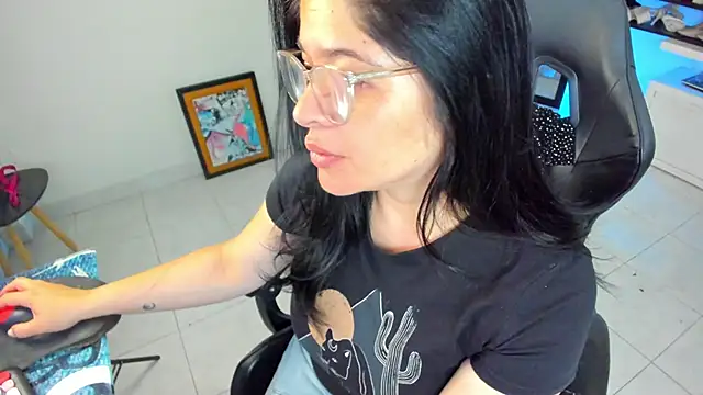 BellaFlaming online show from April 13, 10:49 am