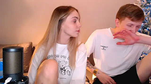 juliaanddima online show from December 22, 10:57 pm